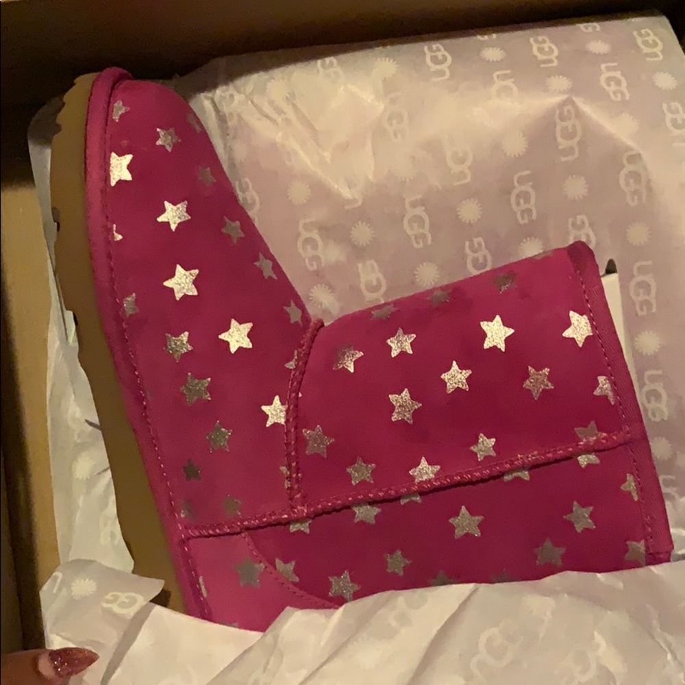 5Y pink star uggs